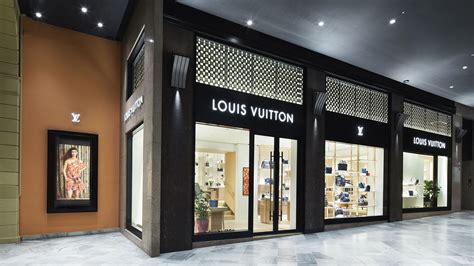 louis vuitton bologna orari